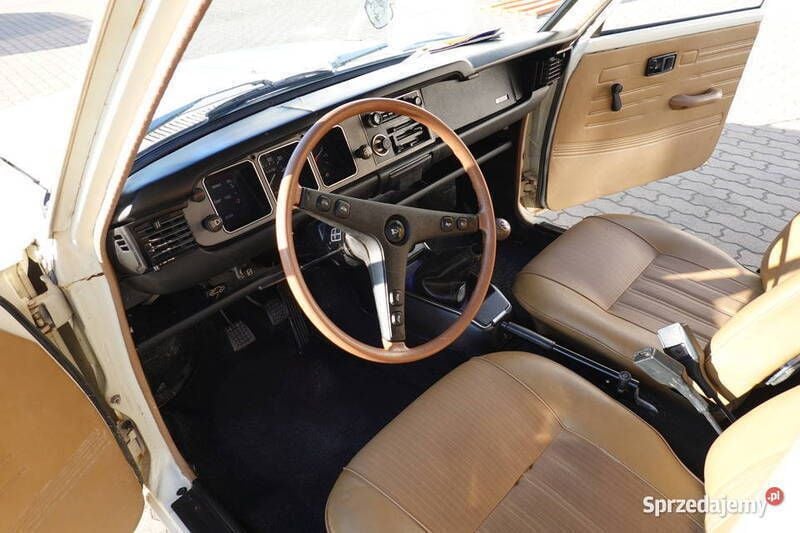 Używany Daihatsu Charmant 1975 Beżowy Sedan/Limuzyna