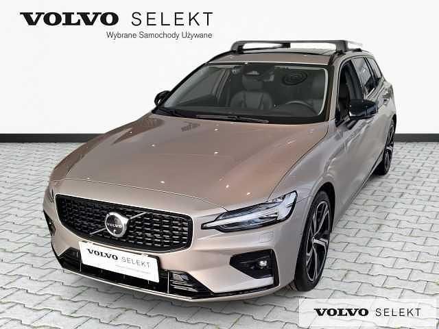 Używany Volvo V60 197 KM (144 kW) 2025 Beżowy Kombi