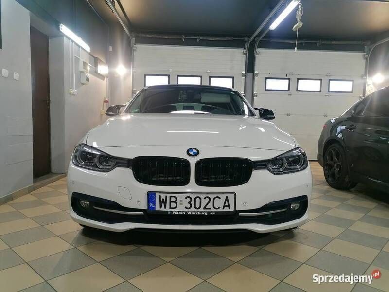 Biały Używany 2017 BMW 320 Sport Line Kombi | 64 900 zł (Dobra cena) - Obraz 1/4