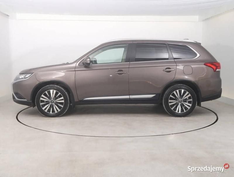 Używany Mitsubishi Outlander 150 KM (110 kW) 2019 Brązowy SUV