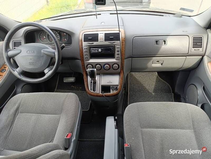Bordowy Używany 2002 Kia Carnival Minivan | 5400 zł - Obraz 1/4
