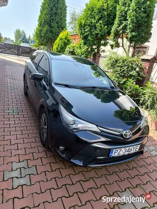 Czarny Używany 2015 Toyota Avensis Kombi | 29 900 zł (Super Cena) - Obraz 1/4