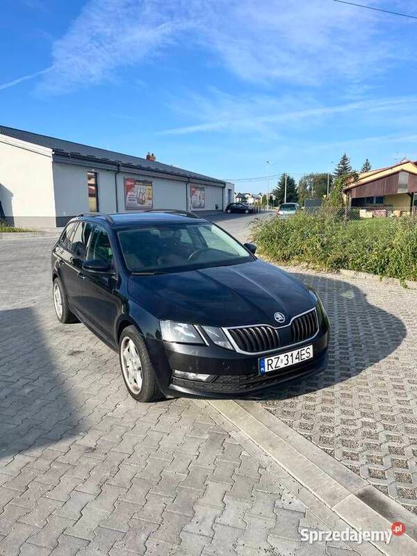 Czarny Używany 2018 Skoda Octavia Kombi | 59 900 zł (Uczciwa cena) - Obraz 1/4