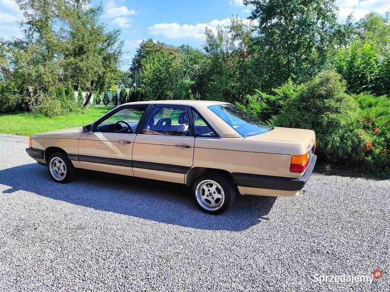 Używany Audi 100 1983 Beżowy Sedan/Limuzyna