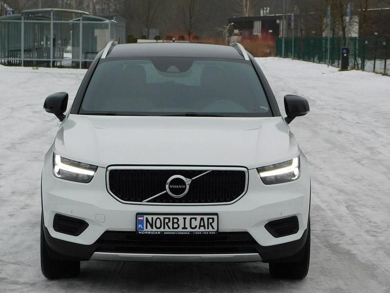 Używany Volvo XC40 129 KM (94 kW) 2022 Biały (metalik) SUV