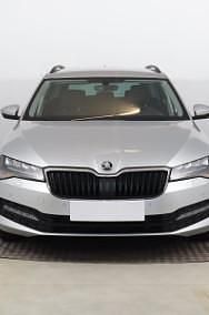 Używany Skoda Superb 150 KM (110 kW) 2021 Srebrny Kombi