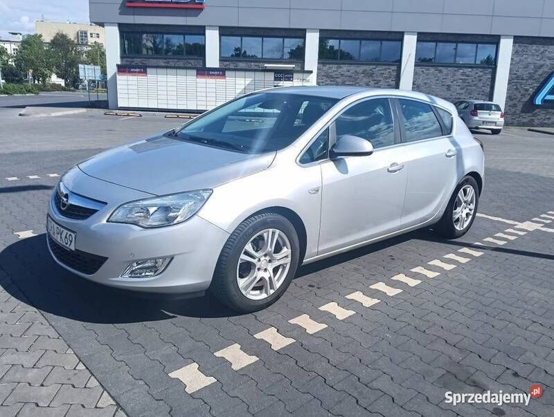 Srebrny Używany 2012 Opel Astra Hatchback | 25 900 zł (Dobra cena) - Obraz 1/4