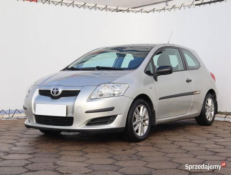 Używany Toyota Auris 2007 Srebrny Hatchback