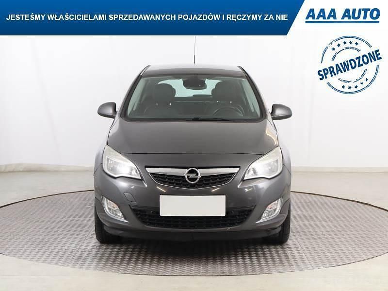 Używany Opel Astra 160 KM (117 kW) 2010 Szary