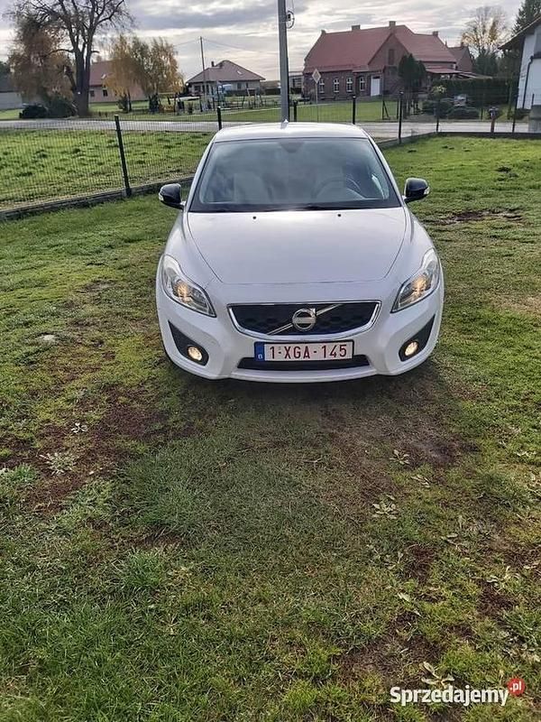 Biały Używany 2012 Volvo C30 R-Design Hatchback | 18 500 zł (Uczciwa cena) - Obraz 1/4