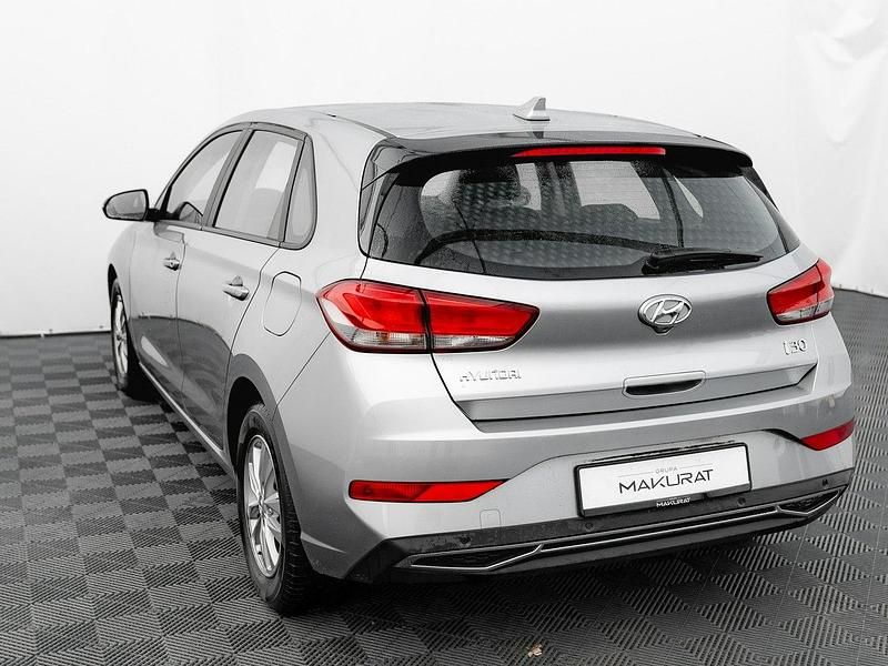 Używany Hyundai i30 120 KM (88 kW) 2022 Srebrny (metalik) Hatchback