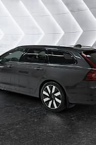 Używany Volvo V90 Plus 349 KM (256 kW) 2025 Szary Kombi
