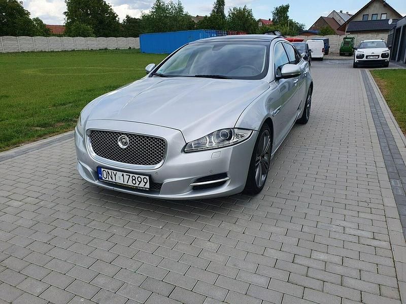 Używany Jaguar XJ 275 KM (202 kW) 2011 Srebrny Sedan/Limuzyna