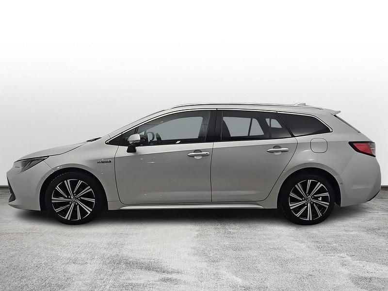 Używany Toyota Corolla 98 KM (72 kW) 2021 Srebrny (metalik) Kombi