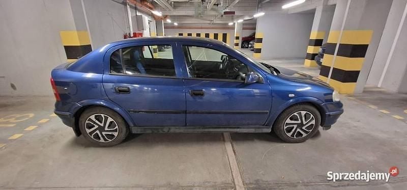 Granatowy Używany 2002 Opel Astra Hatchback | 3300 zł (Uczciwa cena) - Obraz 1/4