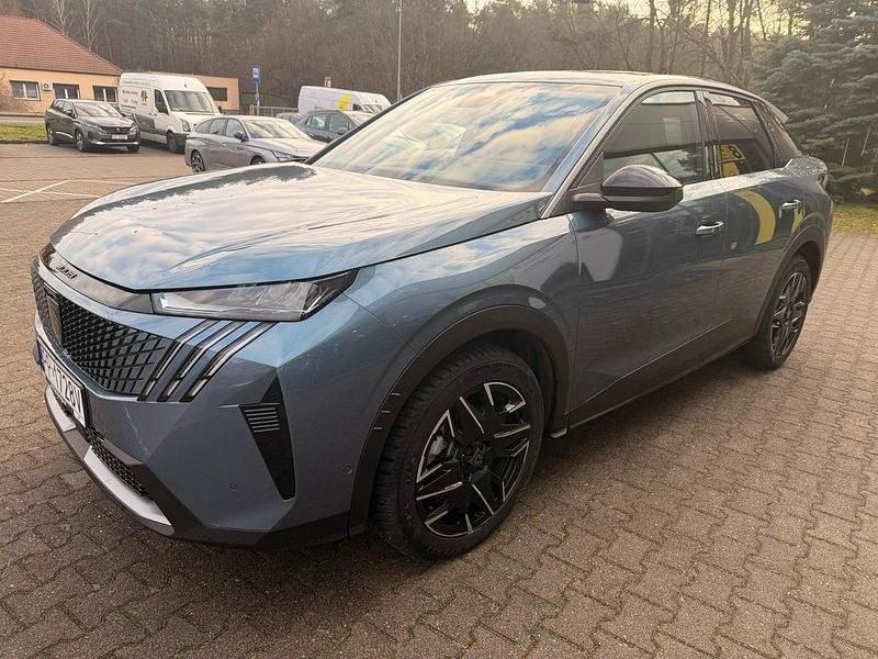 Używany Peugeot 3008 Allure 145 KM (106 kW) 2025 Niebieski ciemny (metalik) SUV