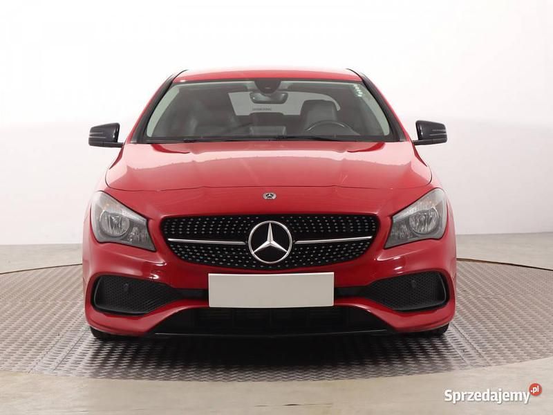 Czerwony Używany 2018 Mercedes CLA180 Sedan/Limuzyna | 72 999 zł (Uczciwa cena) - Obraz 1/4