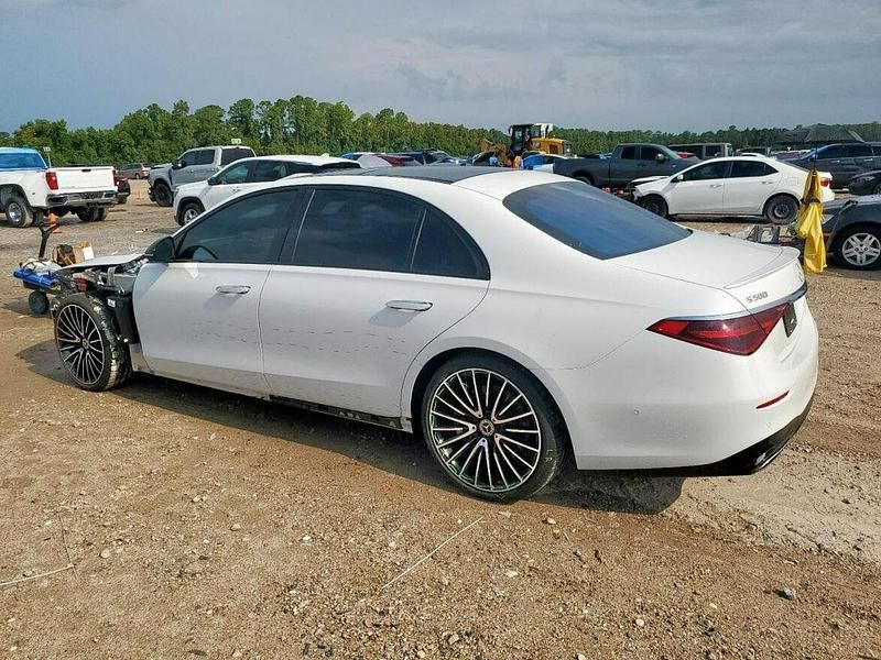Biały Używany 2023 Mercedes S580 Sedan/Limuzyna | 285 060 zł - Obraz 1/3