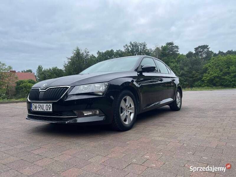 Czarny Używany 2017 Skoda Superb Ambition Sedan/Limuzyna | 50 000 zł (Dobra cena) - Obraz 1/4