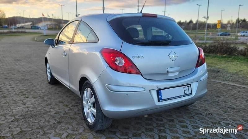 Używany Opel Corsa 90 KM (66 kW) 2009 Hatchback