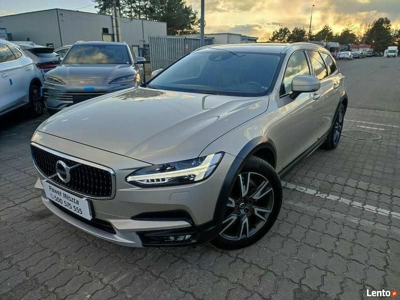 Używany Volvo V90 CC 2017 Brązowobeżowy Kombi