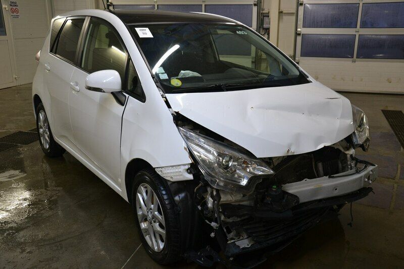 Biały Używany 2014 Toyota Verso-S Minivan | 6800 zł - Obraz 1/4