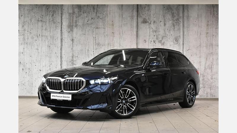 Carbon black metallic metalizowany Używany 2024 BMW 520 Comfort Edition Kombi | 236 700 zł (Drogi) - Obraz 1/3