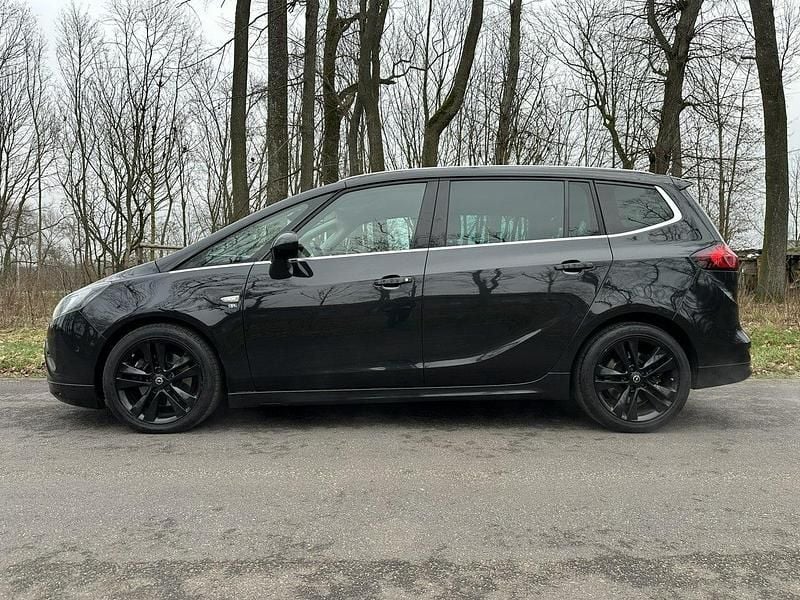 Używany Opel Zafira Cosmo 170 KM (125 kW) 2015 Czarny (metalik, perła) Minivan