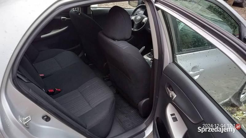 Używany Toyota Corolla Luna 2009 Srebrny Sedan/Limuzyna