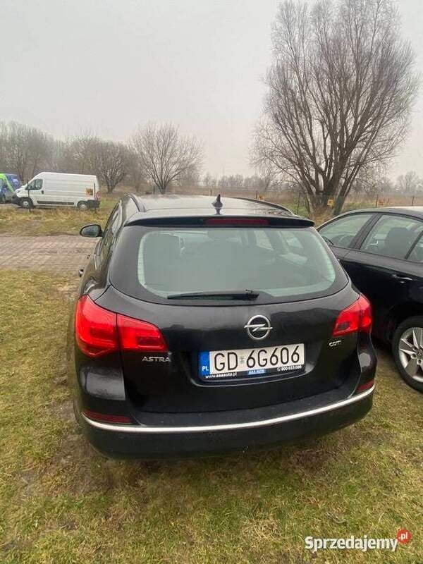 Używany Opel Astra 2014 Czarny Kombi