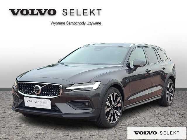 Szary Używany 2024 Volvo V60 CC Kombi | 209 900 zł (Uczciwa cena) - Obraz 1/4