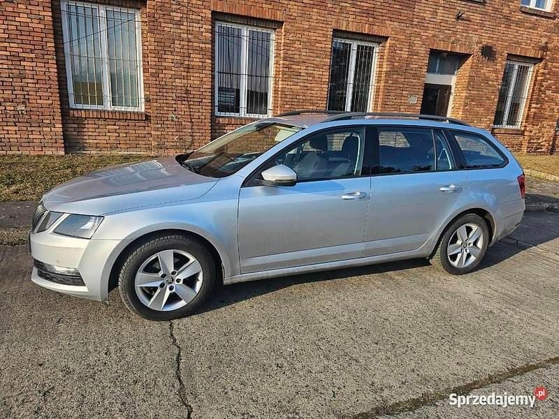 Używany Skoda Octavia 2019 Srebrny Kombi