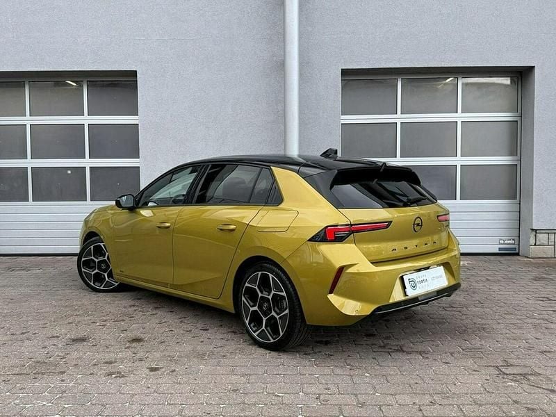 Używany Opel Astra Ultimate 2022 Żółtozłoty Hatchback