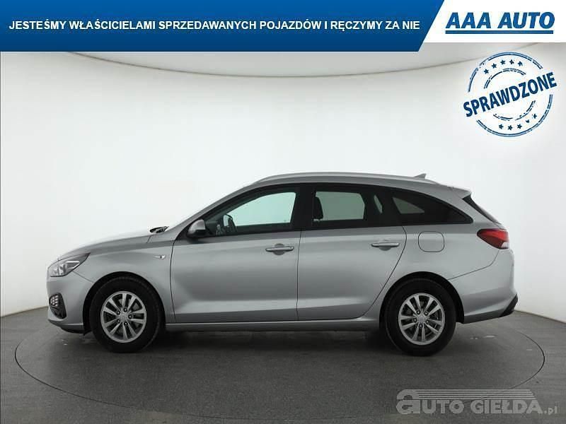 Używany Hyundai i30 120 KM (88 kW) 2022 Srebrny