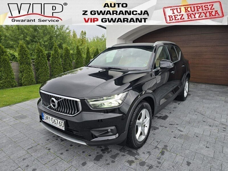 Czarny (metalik) Używany 2020 Volvo XC40 SUV | 97 999 zł (Uczciwa cena) - Obraz 1/4