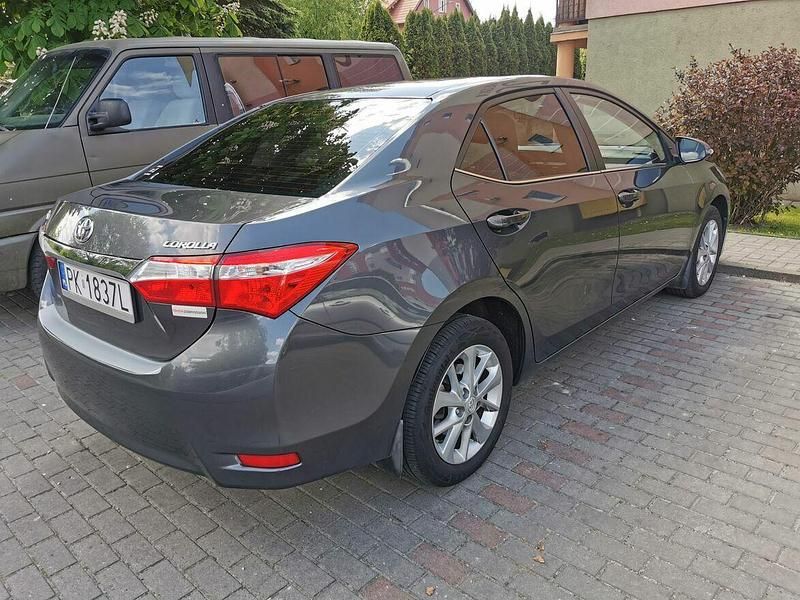 Używany Toyota Corolla 132 KM (97 kW) 2015 Inny kolor Sedan/Limuzyna