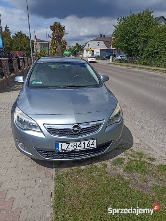 Szary Używany 2011 Opel Astra Hatchback | 19 800 zł (Super Cena) - Obraz 1/4