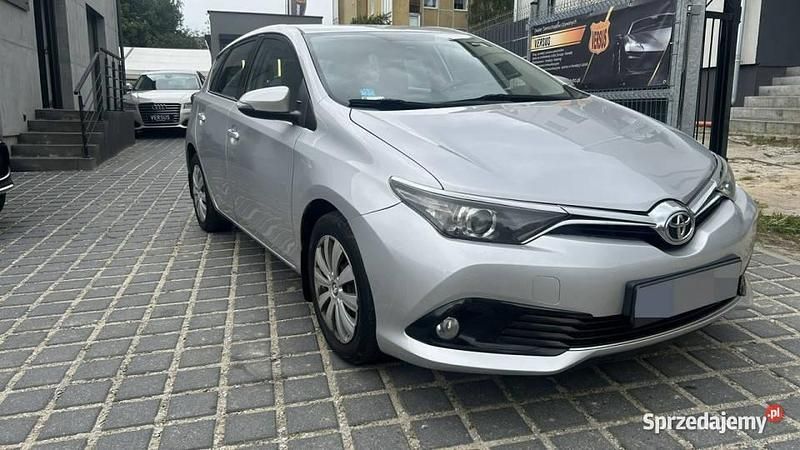 Srebrny Używany 2016 Toyota Auris Kombi | 37 000 zł (Dobra cena) - Obraz 1/3