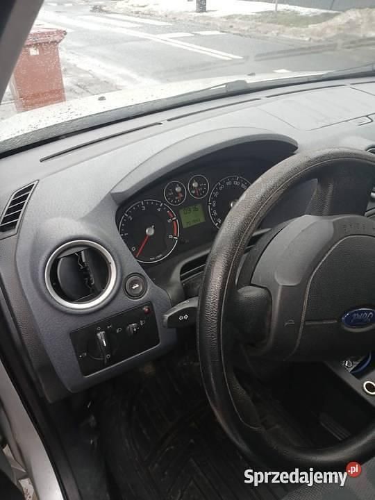 Używany Ford Fusion 2007 Srebrny Hatchback