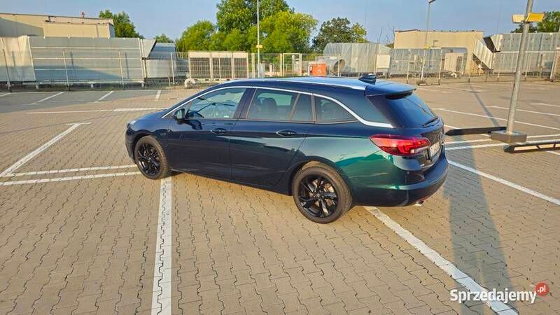 Zielony Używany 2017 Opel Astra Elite Kombi | 43 999 zł (Drogi) - Obraz 1/4