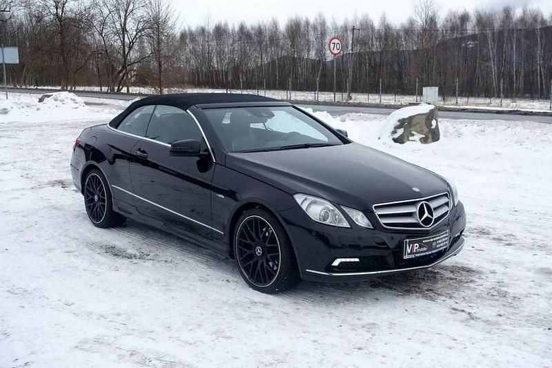 Używany Mercedes E350 292 KM (214 kW) 2010 Czarny (metalik) Kabriolet