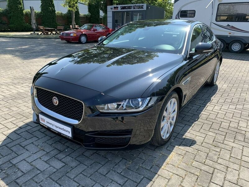Czarny Używany 2017 Jaguar XE Sedan/Limuzyna | 85 500 zł (Drogi) - Obraz 1/4