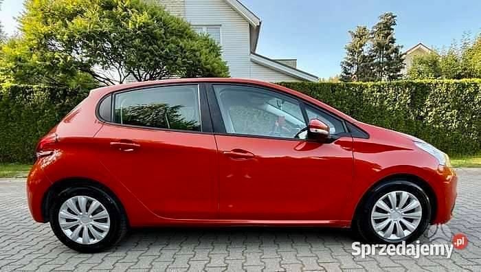 Używany Peugeot 208 2016 Pomarańczowy Hatchback