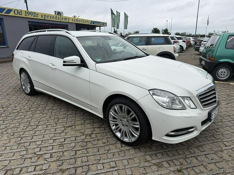 Używany Mercedes E220 170 KM (125 kW) 2010 Biały Kombi