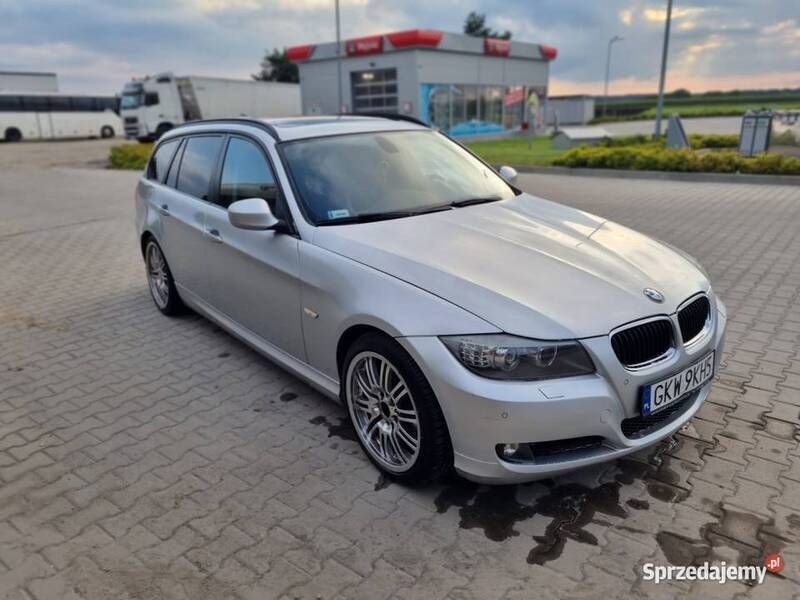 Srebrny Używany 2012 BMW 318 Kombi | 24 900 zł (Dość drogi) - Obraz 1/4