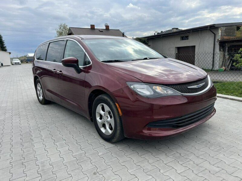 Bordowy (metalik) Używany 2017 Chrysler Pacifica SUV | 46 900 zł - Obraz 1/4
