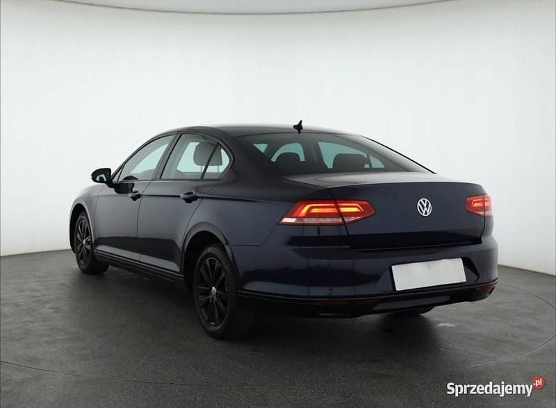 Używany VW Passat 2017 Niebieski Sedan/Limuzyna