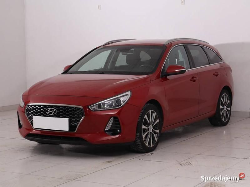 Używany Hyundai i30 120 KM (88 kW) 2017 Czerwony Kombi