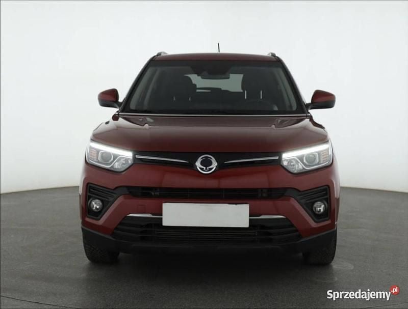 Bordowy Używany 2021 Ssangyong (KGM) Tivoli SUV | 59 999 zł (Uczciwa cena) - Obraz 1/4