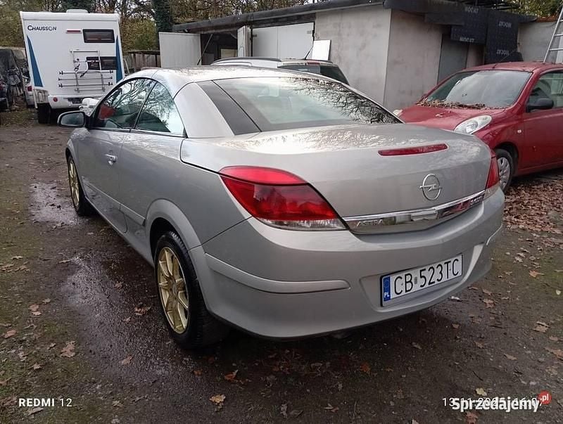 Srebrny Używany 2006 Opel Astra Kabriolet | 11 000 zł (Uczciwa cena) - Obraz 1/4